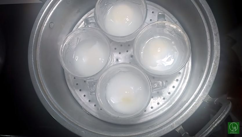 Bukan pakai cetakan khusus, ini trik mudah bikin telur rebus ala hotel yang lembut, gurih, dan cantik