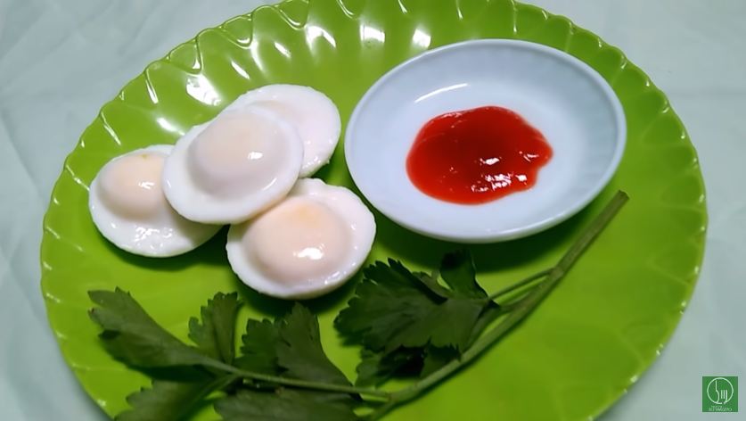 Bukan pakai cetakan khusus, ini trik mudah bikin telur rebus ala hotel yang lembut, gurih, dan cantik
