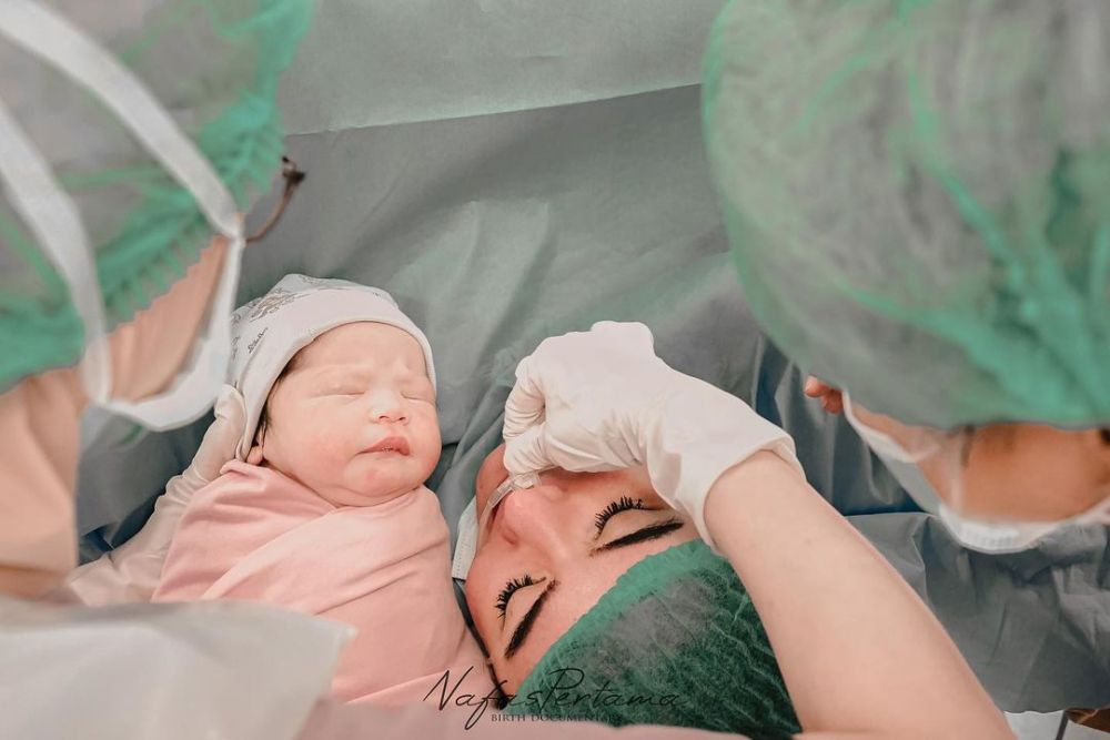 momen persalinan istri arnold leonard pemain sinetron mermaid in love © berbagai sumber momen persalinan istri arnold leonard pemain sinetron mermaid in love © berbagai sumber