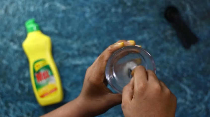 Jangan cuma pakai baking soda, ini cara cepat bersihkan noda kunyit di kuku tangan