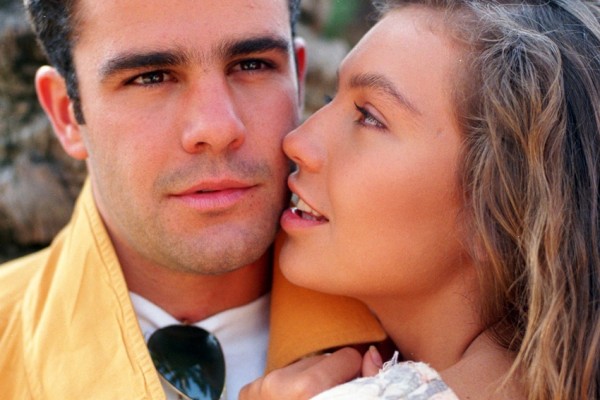 Eduardo Capetillo dengan pasangan asli © 2023 brilio.net