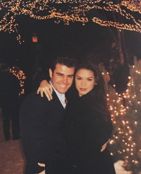 Eduardo Capetillo dengan pasangan asli © 2023 brilio.net