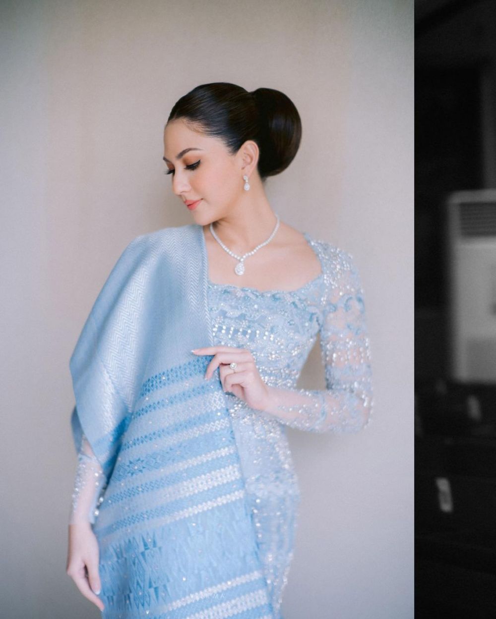 pesona jessica mila dari prosesi pemberian marga sampai pemberkatan © berbagai sumber