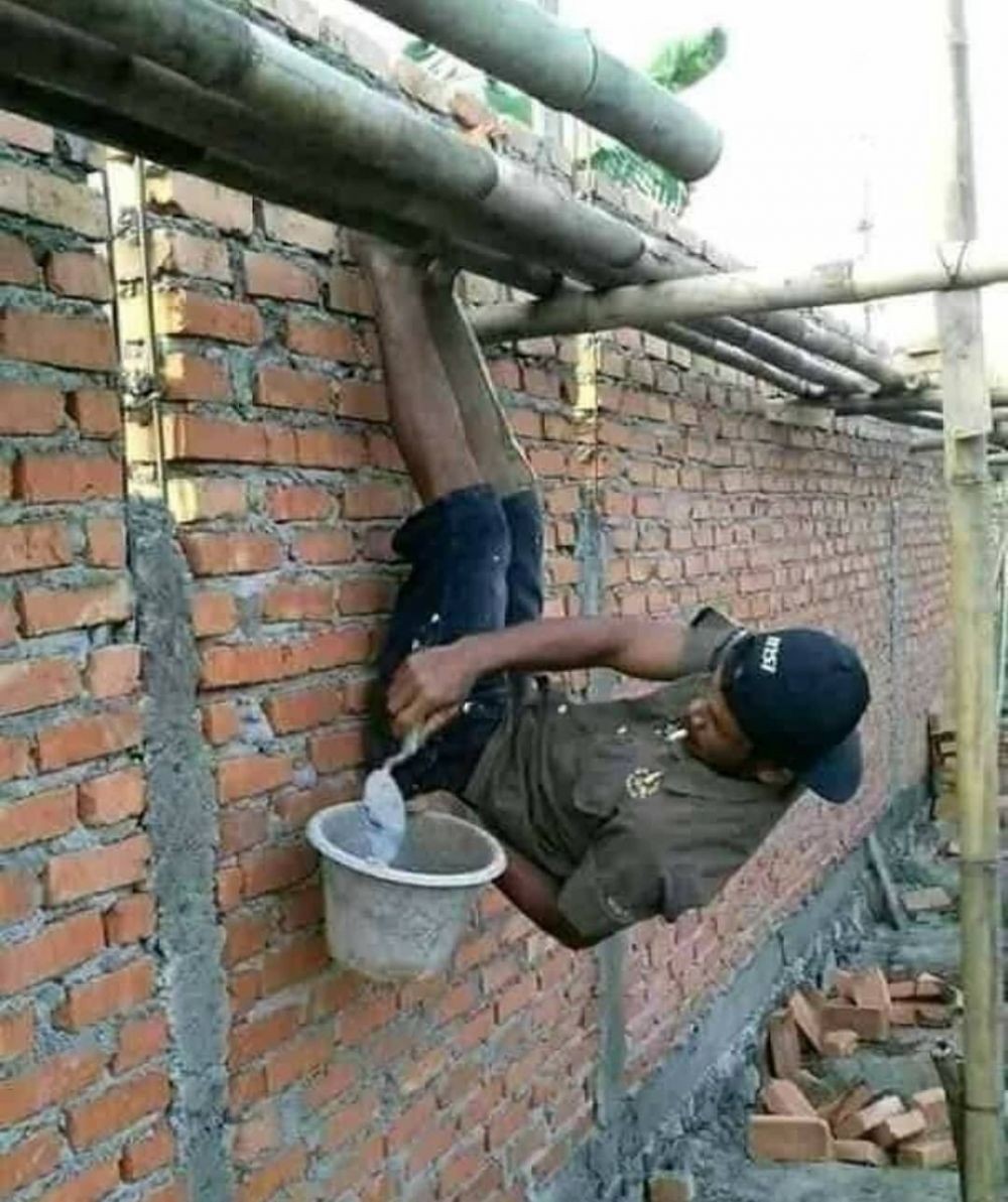 potret kocak tukang bangunan banyak tingkah © berbagai sumber potret kocak tukang bangunan banyak tingkah © berbagai sumber