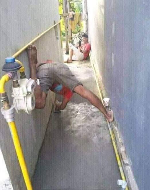 potret kocak tukang bangunan banyak tingkah © berbagai sumber potret kocak tukang bangunan banyak tingkah © berbagai sumber