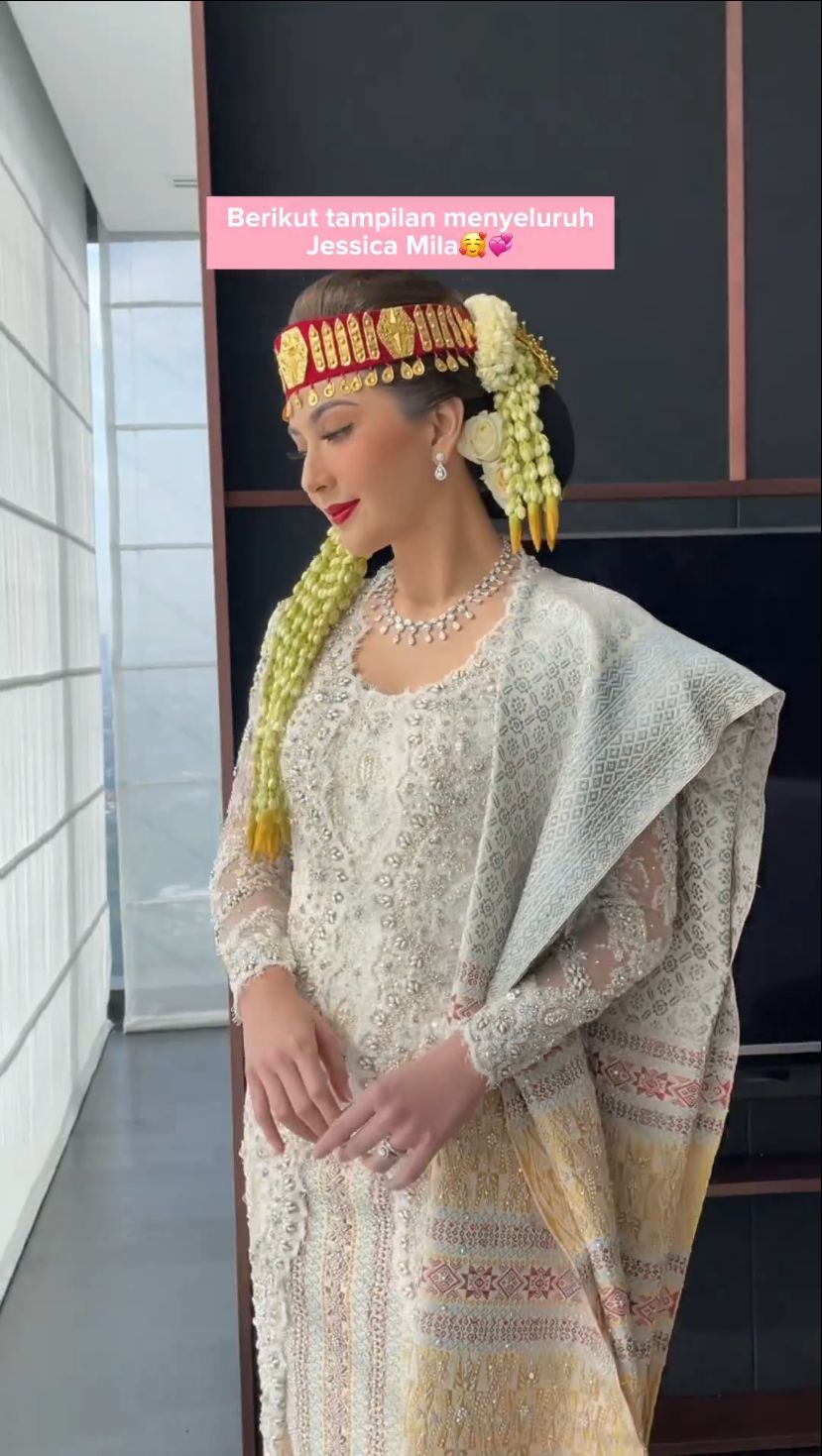 pesona jessica mila di adat batak ulaon unjuk © instagram