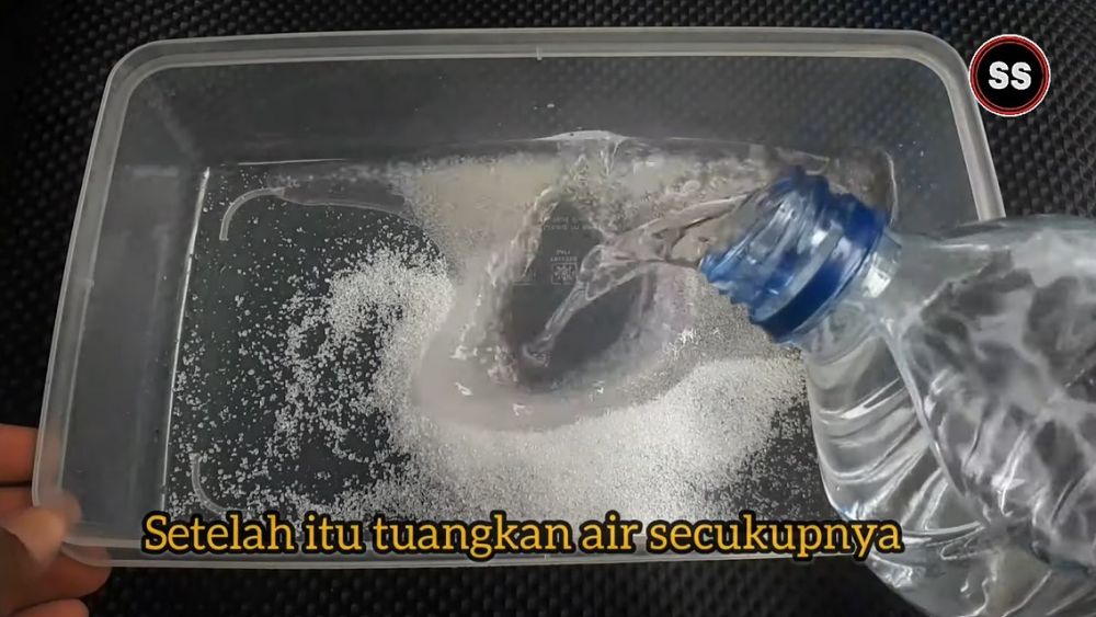 Tanpa digosok, ini cara ampuh hilangkan karat di pisau besi pakai satu bahan