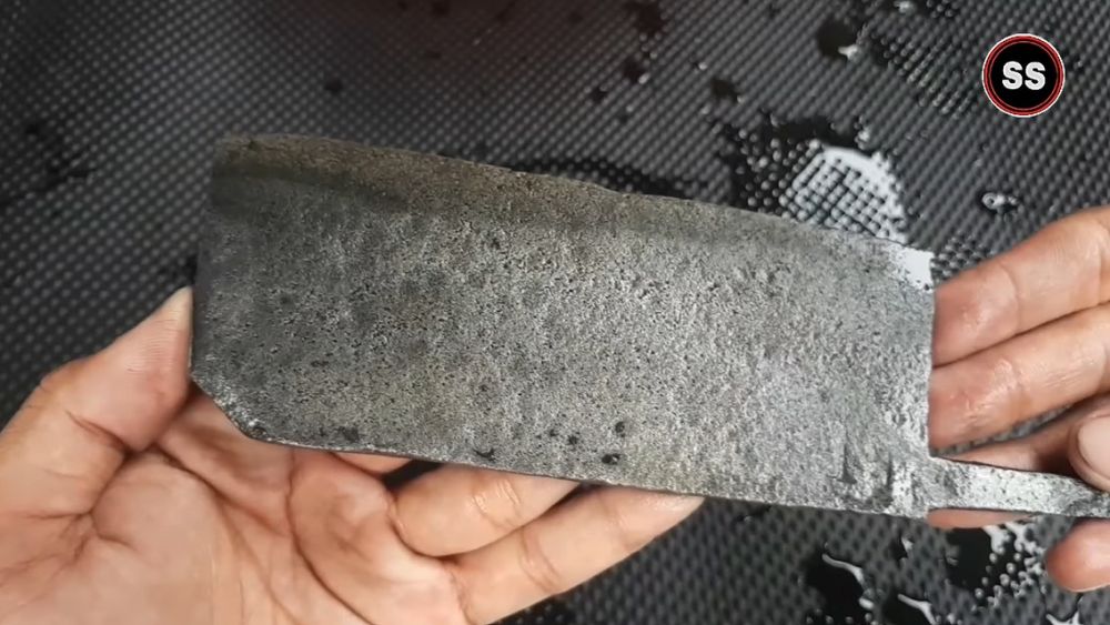 Tanpa digosok, ini cara ampuh hilangkan karat di pisau besi pakai satu bahan