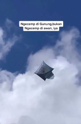 Potret kocak orang saat kemah Berbagai sumber