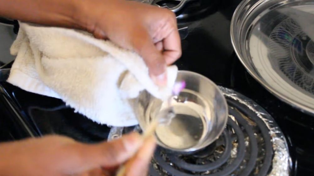 Cara melepas stiker di mangkuk tanpa bahan apapun, ampuh tak meninggalkan bekas