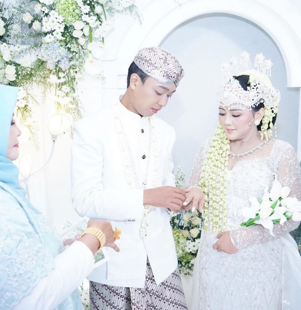 adik via vallen mella rossa menikah © Instagram/@ellarose_me