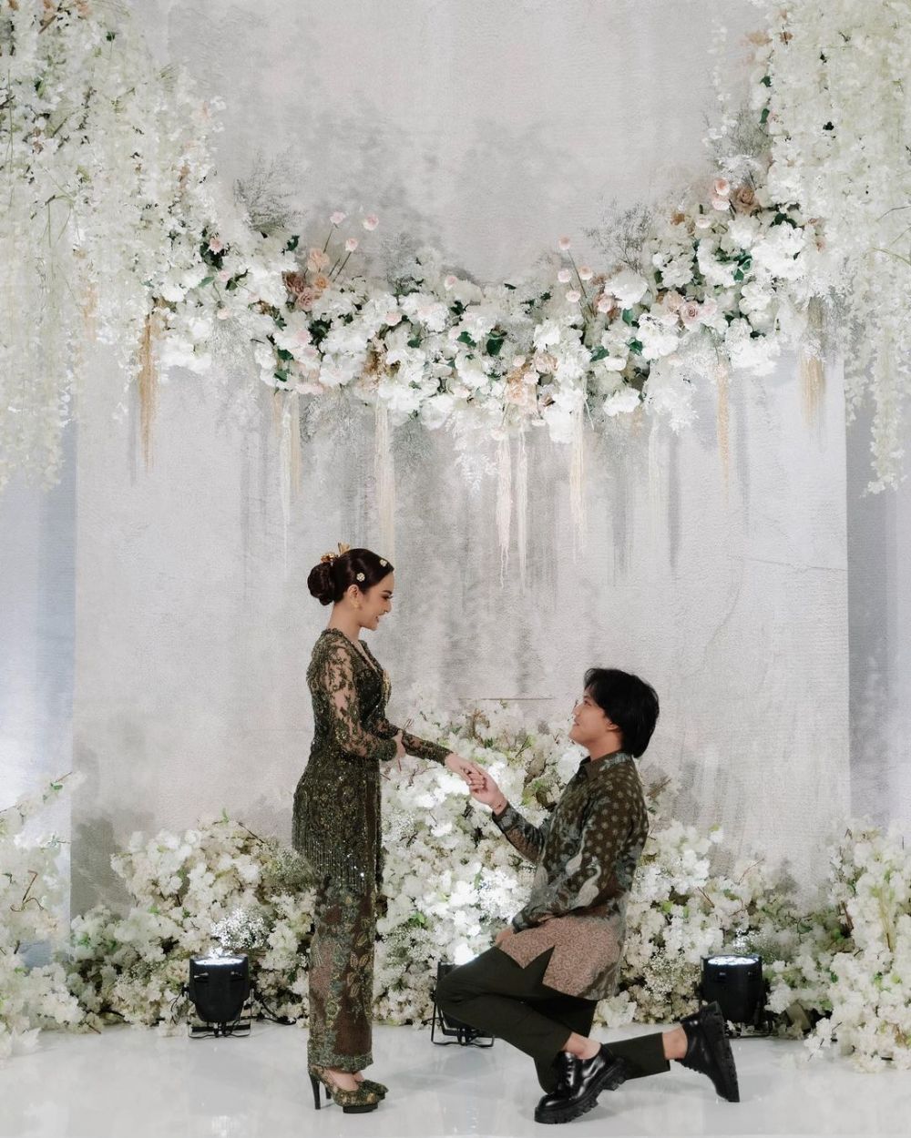 momen mahalini dan rizky febian lamaran © berbagai sumber