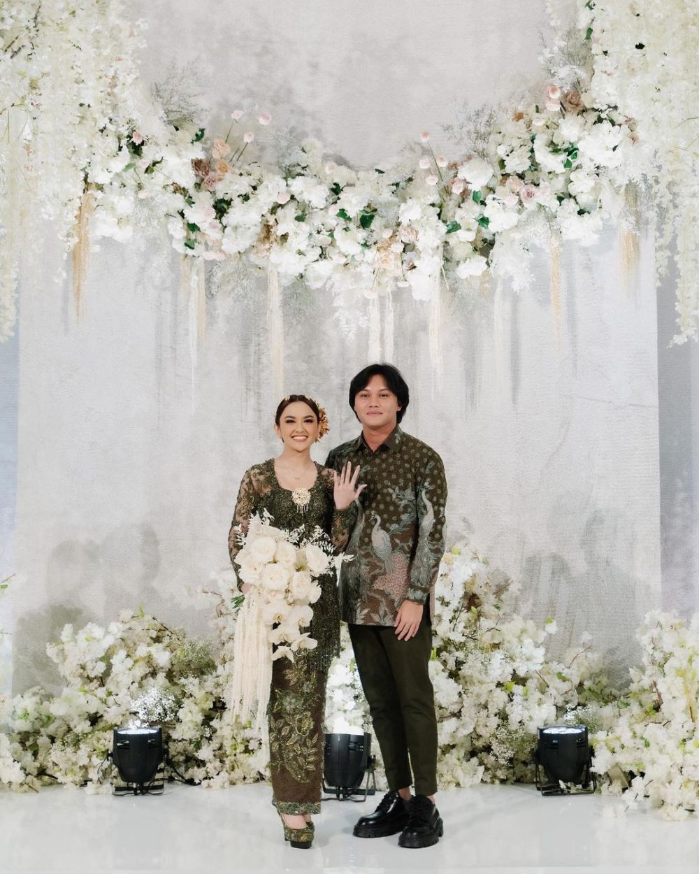 momen mahalini dan rizky febian lamaran © berbagai sumber