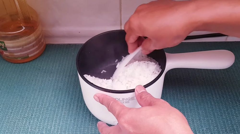 Cara simpel menanak nasi di panci listrik, matang sempurna tanpa dikukus atau diaduk