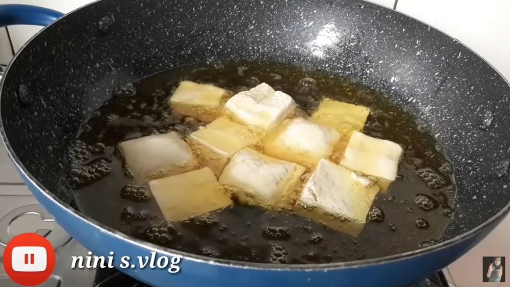 Jangan cuma digoreng, ini trik bikin tahu pong yang berkulit dan mengembang