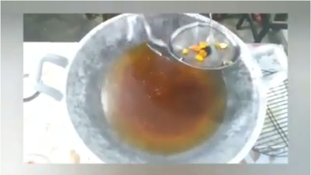 Cuma pakai 2 bahan dapur, ini trik mudah hilangkan bau tengik di minyak goreng bekas