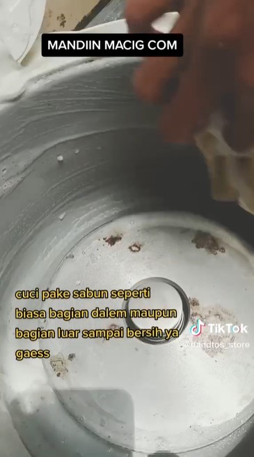 Tak perlu sitrun atau bahan khusus, ini cara bersihkan magic com biar nggak bikin nasi kuning dan bau