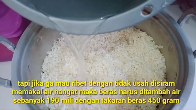 Tanpa perlu disiram air hangat, ini trik masak nasi pakai panci agar hasilnya pulen dan matang merata