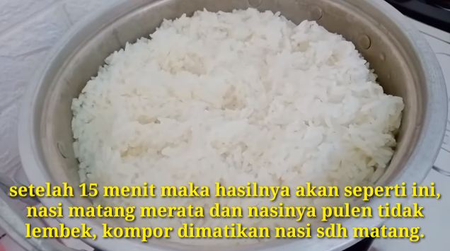 Tanpa perlu disiram air hangat, ini trik masak nasi pakai panci agar hasilnya pulen dan matang merata