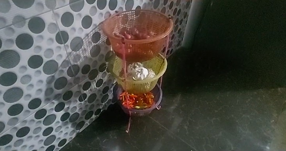 Cuma pakai 2 alat sederhana, begini cara mudah bikin rak bumbu dapur