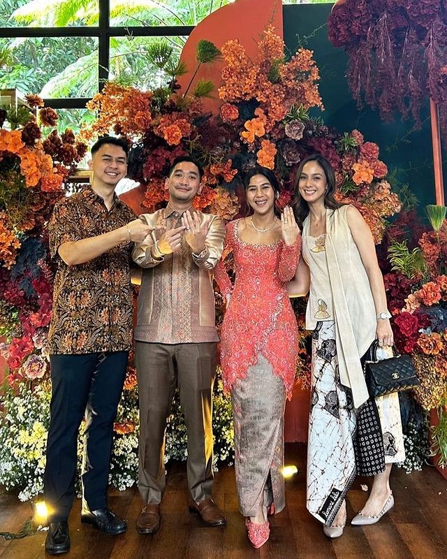 Momen lamaran Adinda Thomas © Instagram Momen lamaran Adinda Thomas © Instagram