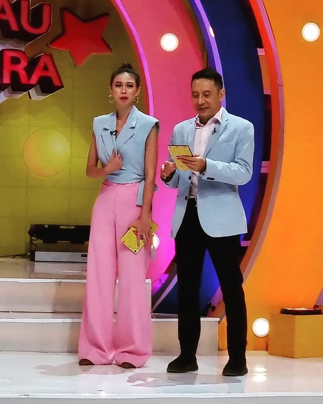 Presenter Kuis Famili 100 © Instagram Presenter Kuis Famili 100 © Instagram