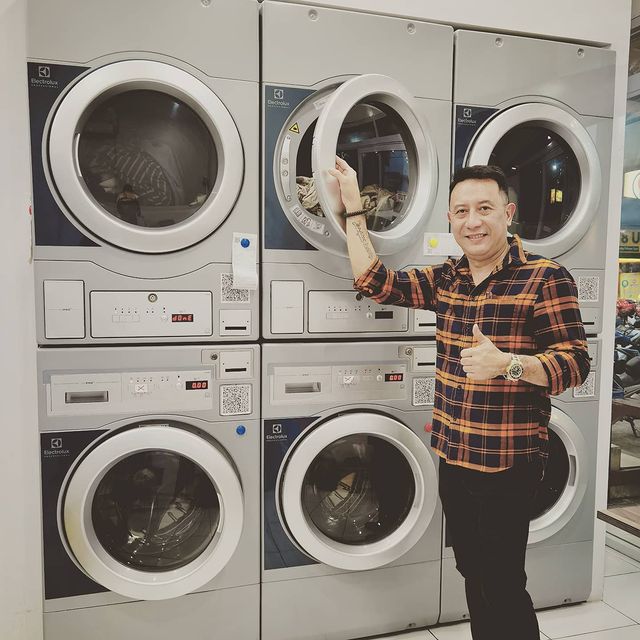 Presenter Kuis Famili 100 © Instagram