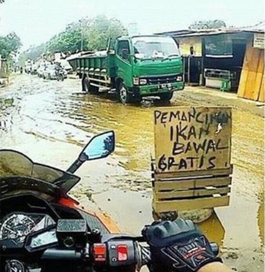 potret kocak jalan nyeleneh © berbagai sumber