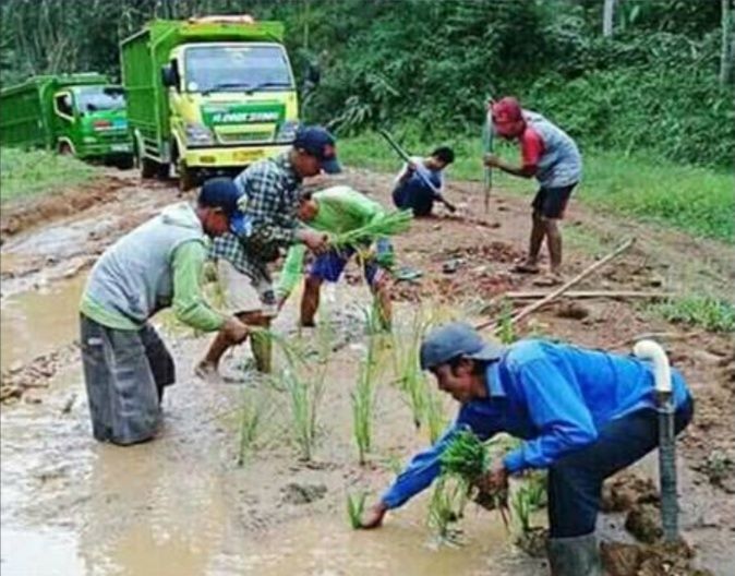 potret kocak jalan nyeleneh © berbagai sumber