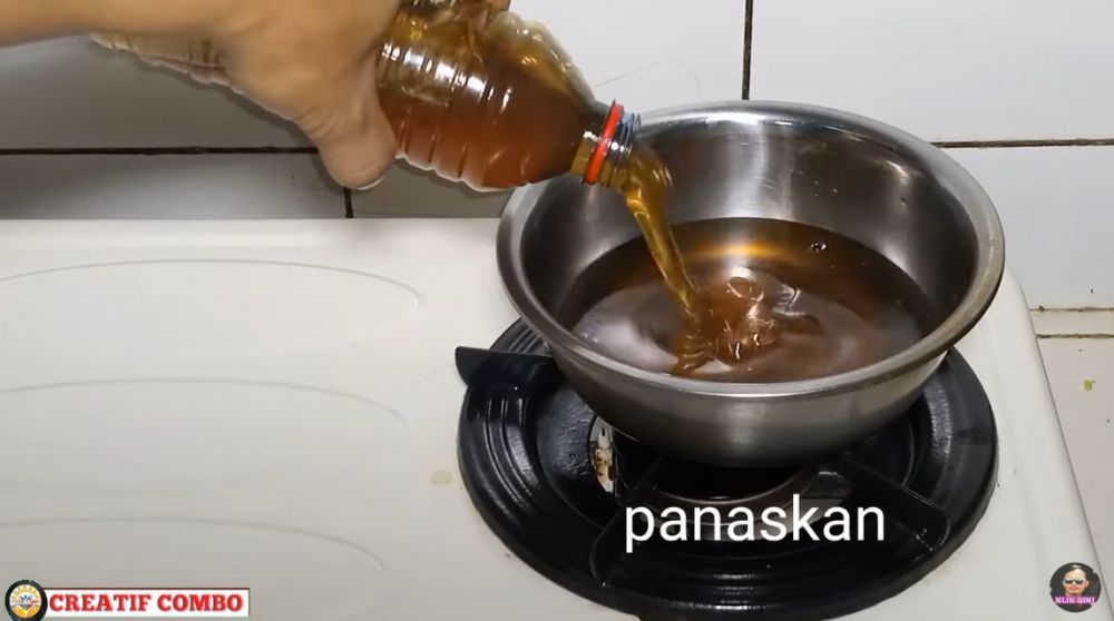 Bukan pakai nasi dan tepung, ini trik ampuh menjernihkan minyak goreng bekas agar aman digunakan lagi