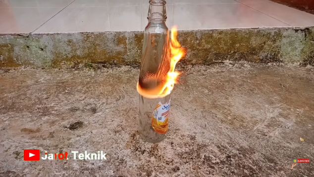 Jangan langsung dibuang, ini cara menyulap botol sirup bekas jadi gelas cantik layak pakai