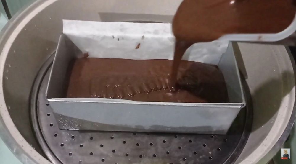 Trik mengukus brownies lapis agar tak bantat dan bisa menempel sempurna