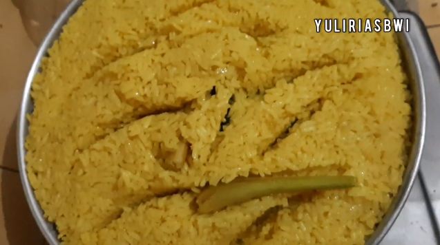 Bukan ditambah mentega, ini trik bikin nasi kuning agar makin mengilap dan tidak mudah basi