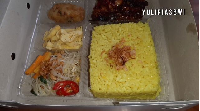 Bukan ditambah mentega, ini trik bikin nasi kuning agar makin mengilap dan tidak mudah basi