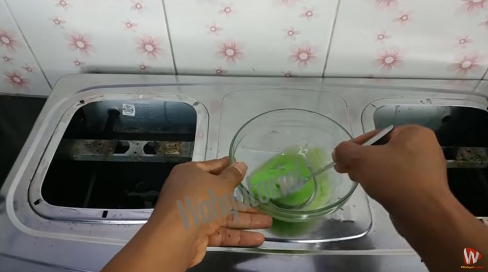 Bukan pakai sitrun, begini cara bersihkan corong burner kompor gas yang berkerak dan hitam