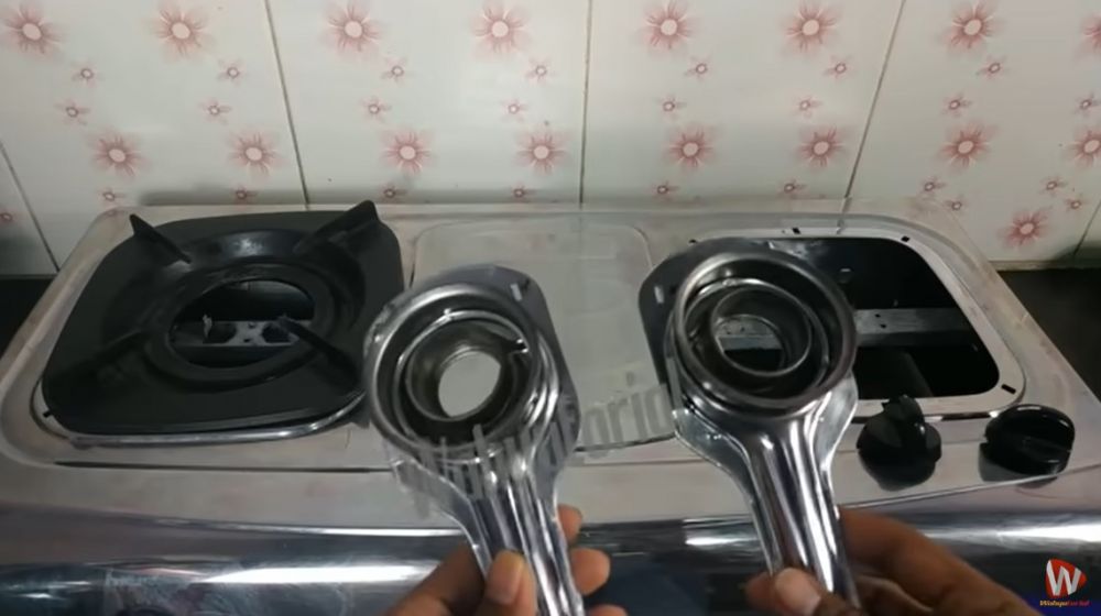 Bukan pakai sitrun, begini cara bersihkan corong burner kompor gas yang berkerak dan hitam