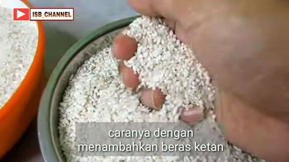 Tanpa tambahan minyak goreng, ini trik menanak beras biasa kualitas rendah agar hasilnya pulen & legit