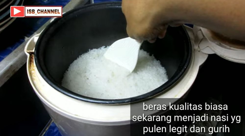 Tanpa tambahan minyak goreng, ini trik menanak beras biasa kualitas rendah agar hasilnya pulen & legit