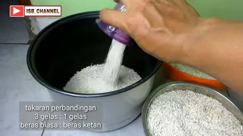 Tanpa tambahan minyak goreng, ini trik menanak beras biasa kualitas rendah agar hasilnya pulen & legit