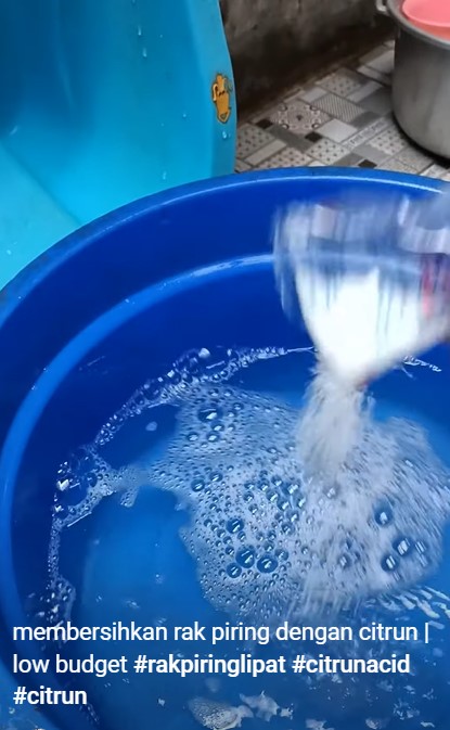 Pakai 2 bahan, ini cara mengubah rak piring silikon kusam jadi kinclong seperti baru