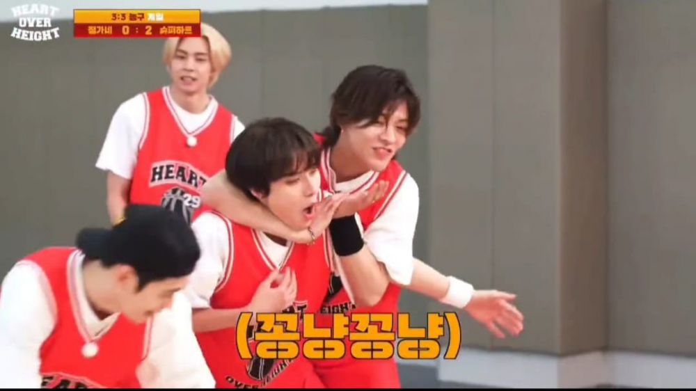 11 potret kocak saat bermain basket © berbagai sumber