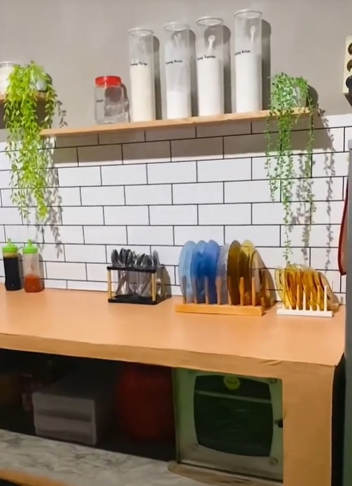 Tanpa kitchen set, 9 transformasi dapur lusuh jadi estetik ala Pinterest ini cuma modal Rp 200 ribu