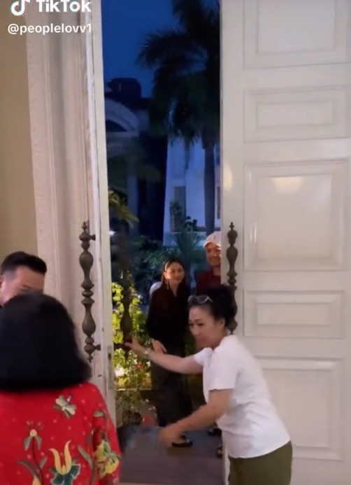 Momen Yakup Hasibuan boyong Jessica Mila ke rumahnya, sambutan hangat dan meriah keluarga bikin baper