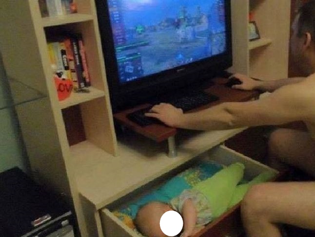 Potret kocak ayah momong anak Berbagai sumber Potret kocak ayah momong anak Berbagai sumber