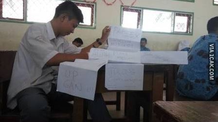 potret kocak kelakuan pelajar saat ujian © berbagai sumber potret kocak kelakuan pelajar saat ujian © berbagai sumber