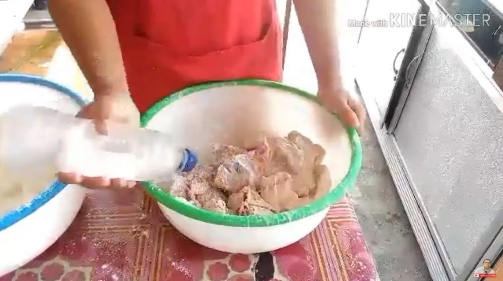 Trik menepungi kentucky agar hemat tepung dan krispi, cukup pakai satu jenis adonan