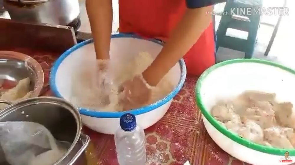 Trik menepungi kentucky agar hemat tepung dan krispi, cukup pakai satu jenis adonan