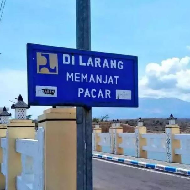 Tulisan lucu plang di jalanan Berbagai sumber