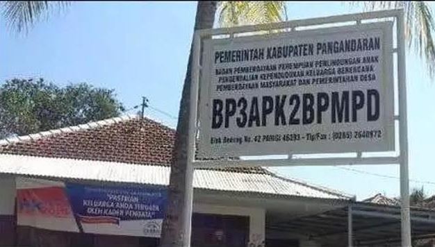 Tulisan lucu plang di jalanan Berbagai sumber Tulisan lucu plang di jalanan Berbagai sumber