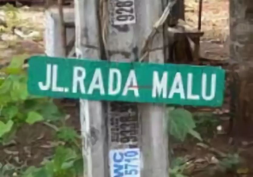 Potret kocak plang nama jalan Berbagai sumber Potret kocak plang nama jalan Berbagai sumber